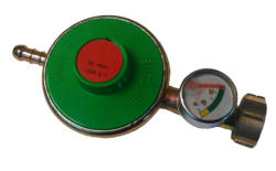 Gas regulator with manometer